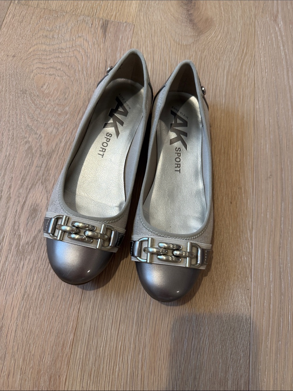 Anne Klein Sport Metallic Taupe Flats with Gold Chain Accent size 7.5